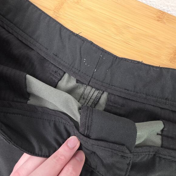 Travis Mathew Golf Shorts Mens 36 x 10 Performance Gray Nylon Polyester Spandex - Picture 4 of 5